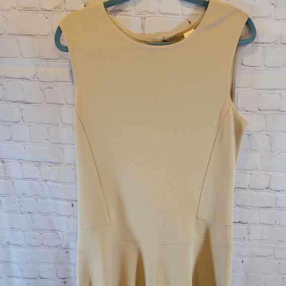 Sangria Dress - Picture 2 of 5